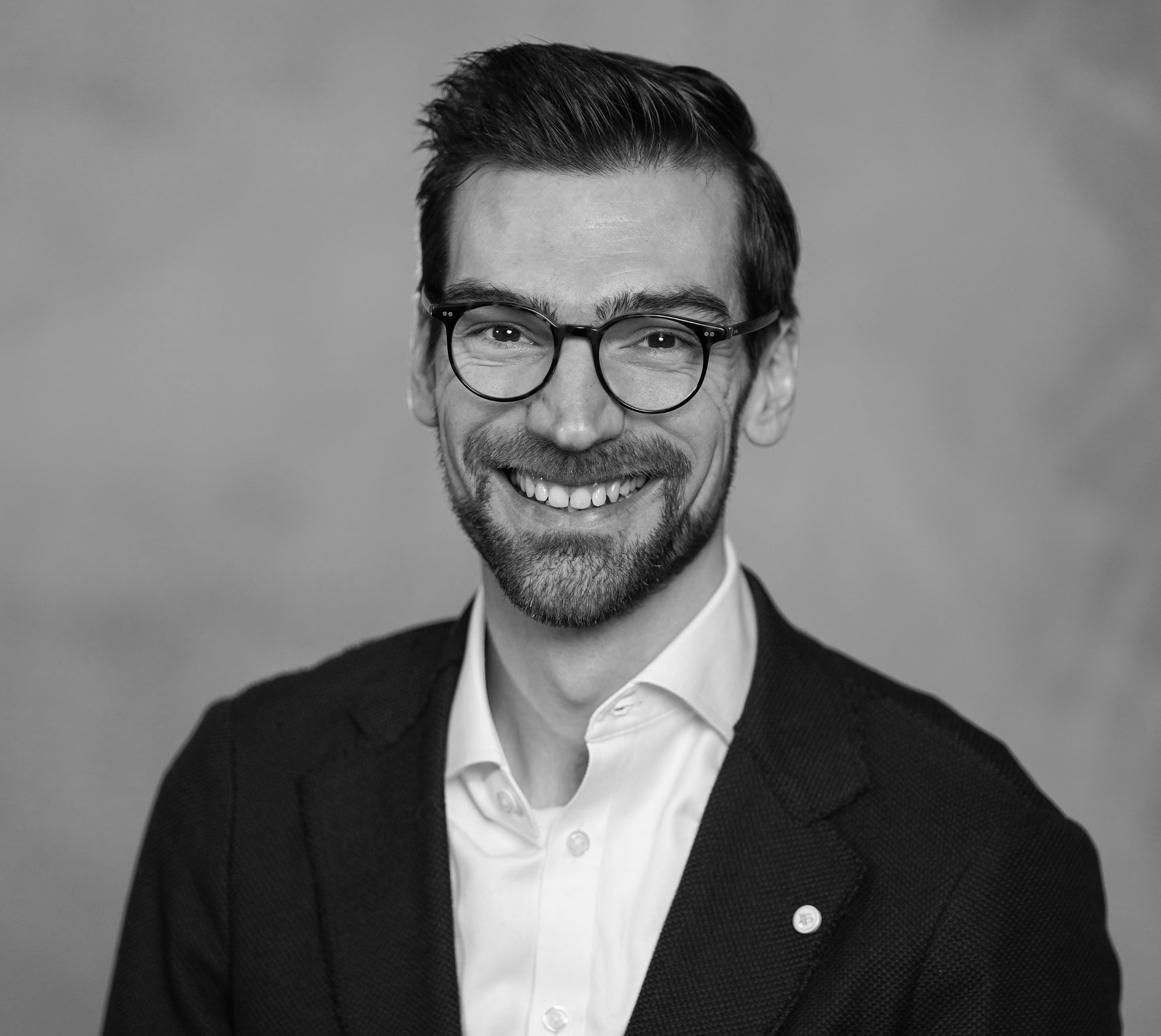 No bio picture final